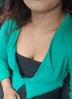 Yalindra - dominatrix in Colombo Photo 5 of 5
