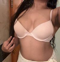 Yami - puta in Pune