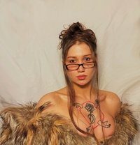 Yamina - escort in Paris