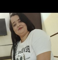 Yamini Mhatre - puta in Pune