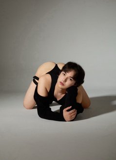 Yan Kim - Male escort in İstanbul Photo 11 of 12