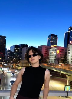 Yan Kim - Male escort in İstanbul Photo 15 of 15