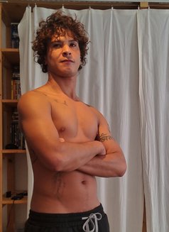 Yan Wergeld - Male escort in Madrid Photo 1 of 4