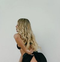 Yana vip - puta in Dubai Photo 1 of 9