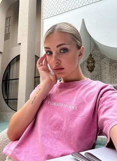 Yana - puta in Dubai Photo 3 of 5