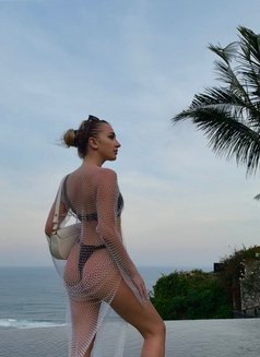 Yana - puta in Dubai Photo 4 of 5