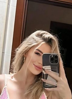 Yana - puta in Dubai Photo 1 of 7