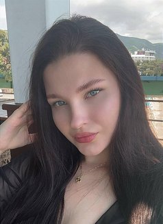Yana - escort in Jeddah Photo 3 of 7