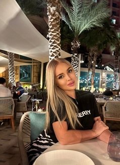 Yana Russian Party Girl - puta in Dubai Photo 6 of 10