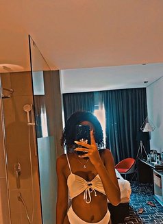 Yanda - escort in Dubai Photo 2 of 7