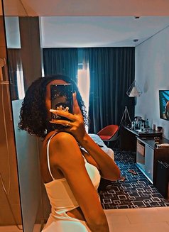 Yanda - escort in Dubai Photo 4 of 7