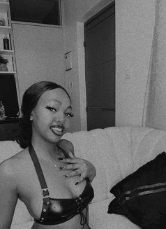 Yanda - escort in Dubai Photo 6 of 7