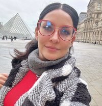 Yanine Belle - escort in Paris