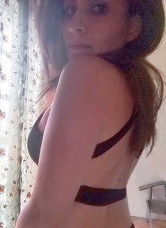 Yanine - escort in Bordeaux Photo 3 of 3