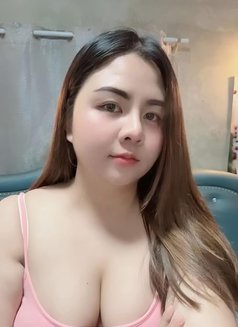 Yanna - escort in Riyadh Photo 2 of 4
