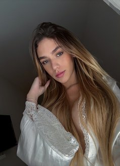 Yara - Transsexual escort in Dubai Photo 7 of 9