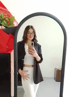 Yara - escort in Beirut Photo 6 of 13
