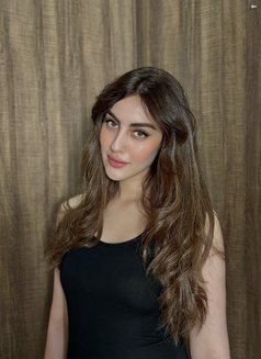 Yara - puta in Muscat Photo 2 of 3