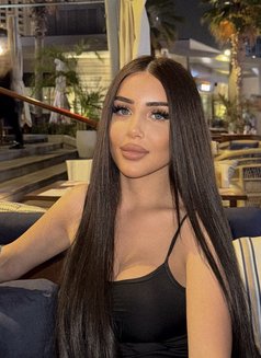 Yara - puta in Dubai Photo 5 of 7