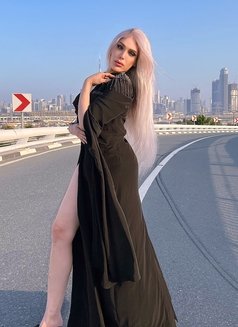 Yaraa - Transsexual escort in Dubai Photo 14 of 20