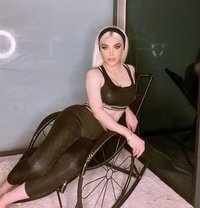 Yaraa - Transsexual escort in Dubai