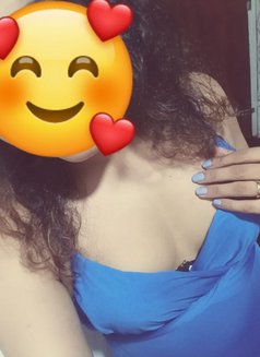 Yasara - Transsexual escort in Colombo Photo 2 of 6