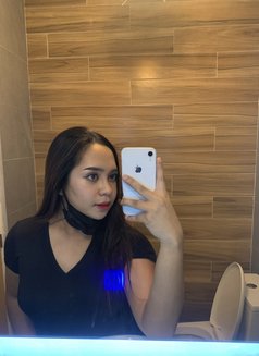 Yascy - Transsexual escort in Manila Photo 4 of 7