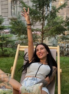 Yasenia - puta in Dubai Photo 7 of 18