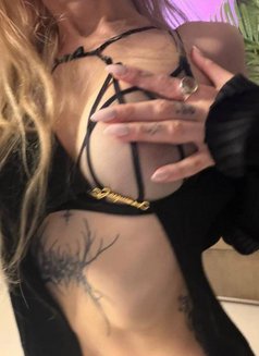 Yasenia full service - escort in Dubai Photo 2 of 12