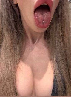 Yasenia full service - escort in Dubai Photo 5 of 12