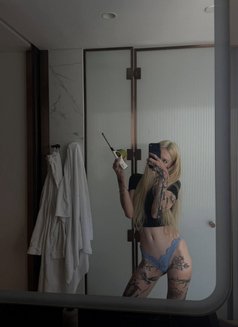 Yasenia full service - escort in Dubai Photo 7 of 12