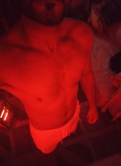 Yaser Promassage - Male escort in Beirut Photo 2 of 3