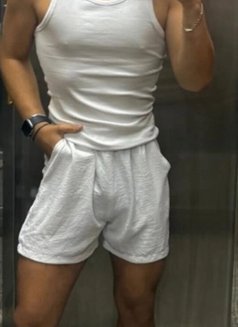 Yaser Promassage - Male escort in Beirut Photo 3 of 3