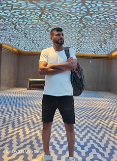 Yaser Promassage - Male escort in Beirut Photo 3 of 6