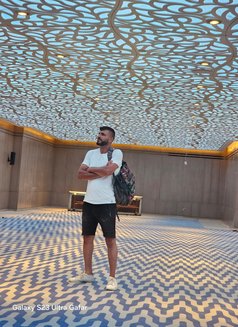 Yaser Promassage - Male escort in Beirut Photo 4 of 6