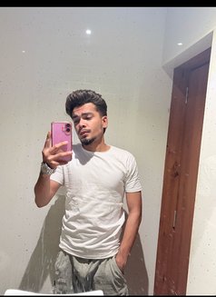 Yash - Male escort in Mumbai Photo 2 of 4