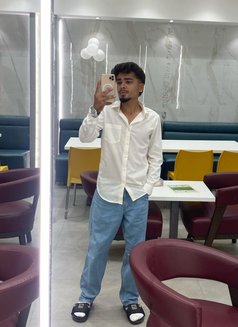 Yash - Male escort in Mumbai Photo 3 of 4