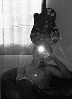 Yash - Male escort in New Delhi Photo 3 of 5