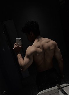 Yash - Male dominatrix in New Delhi Photo 3 of 4