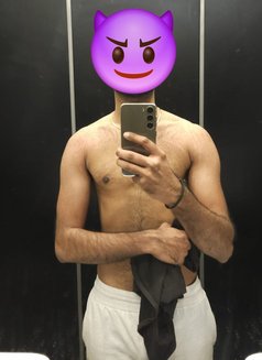 Yash - Male escort in New Delhi Photo 1 of 2