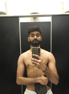 Yash - Male escort in New Delhi Photo 4 of 4