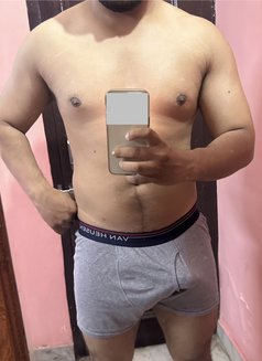 Yash - Male escort in New Delhi Photo 1 of 3