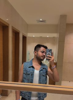 Yash - Male escort in New Delhi Photo 2 of 5