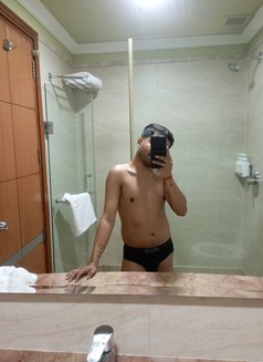 Yash - Male escort in New Delhi Photo 3 of 5