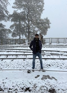 Yash - Male escort in Noida Photo 2 of 3