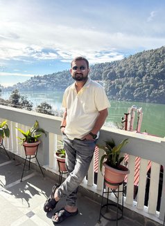 Yash Sharma - Intérprete masculino de adultos in Navi Mumbai Photo 4 of 7