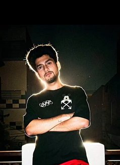 Yash Verma - Intérprete masculino de adultos in Ludhiana Photo 2 of 2