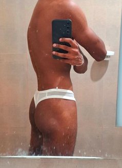 Yashi S - Male escort in Colombo Photo 3 of 4