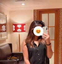 Yashika - puta in Mumbai