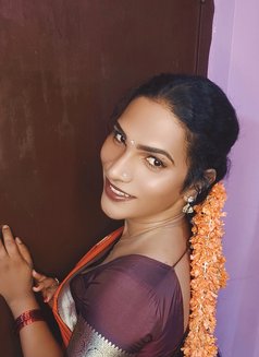 Yashika - Transsexual escort in Chennai Photo 4 of 4